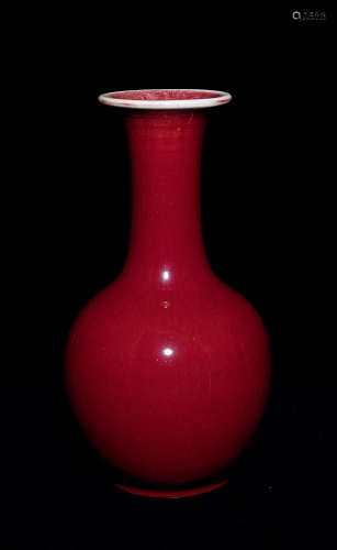 清中期 红釉撇口瓶