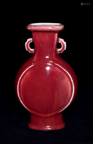 清中期 红釉抱月瓶
