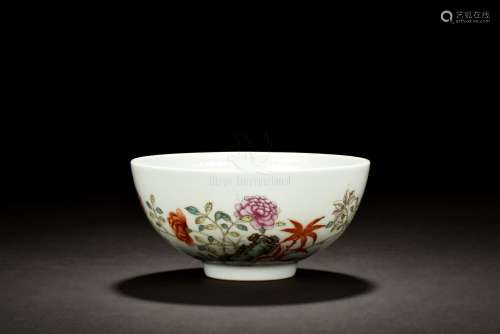 FAMILLE ROSE 'FLOWERS' BOWL