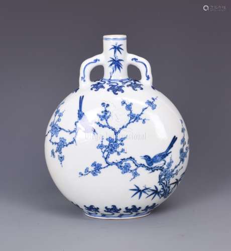 BLUE AND WHITE 'FLOWERS AND BIRDS' MOON FLASK