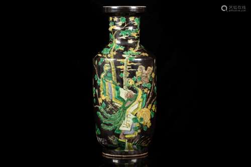 WUCAI AND BLACK GROUND 'FLOWERS AND BIRDS' VASE