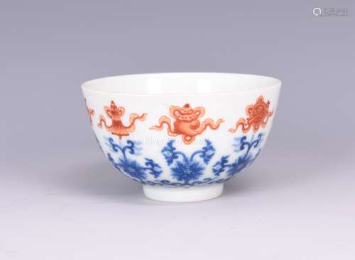 BLUE AND WHITE UNDERGLAZED RED 'EIGHT TREASURES' BOWL