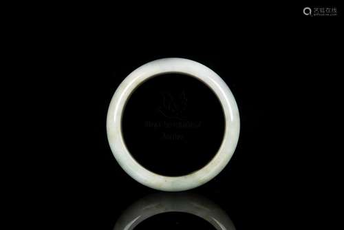 JADEITE ROUND BANGLE WITH CERTIFICATE