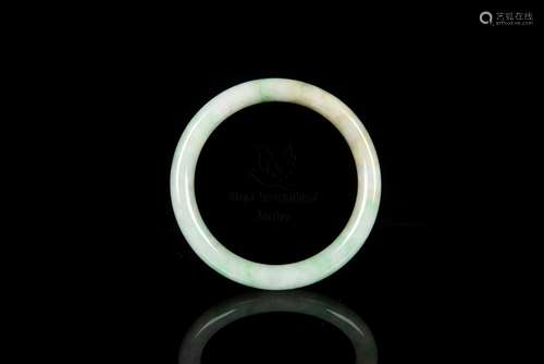 JADEITE ROUND BANGLE WITH CERTIFICATE