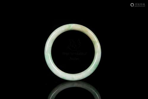 JADEITE ROUND BANGLE WITH CERTIFICATE