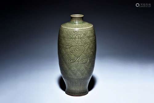 LONGQUAN WARE CARVED FLOWERS VASE