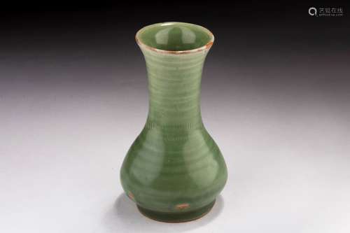 LONGQUAN WARE SMALL CELADON VASE