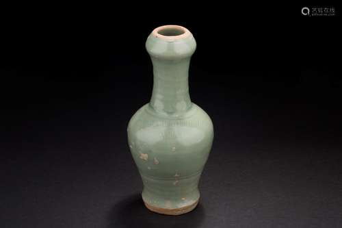 LONGQUAN WARE GARLIC-HEAD VASE