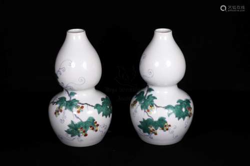 PAIR OF DOUCAI DOUBLE GOURD VASE