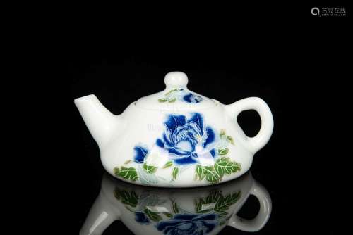 BLUE AND WHITE 'FLOWERS' MAO TEAPOT