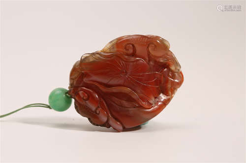 A Chinese Carved Agate Cabbage Pendant