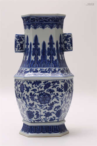 A Chinese Blue and White Porcelain Vase