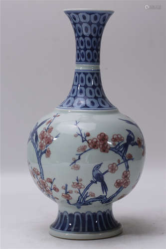 A Chinese Blue and White Porcelain Vase