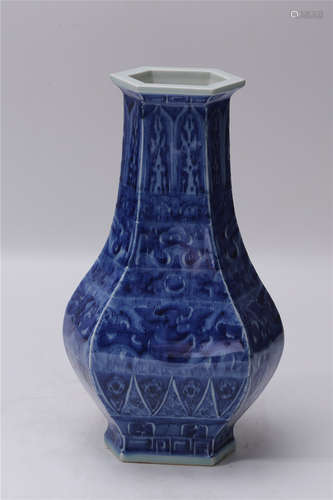 A Chinese Blue and White Porcelain Vase