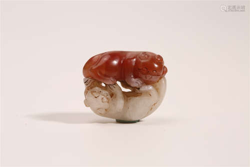 A Chinese Carved Agate Pendant