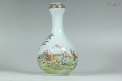 A Chinese Carved Enamel Peking Glass Snuff Bottle