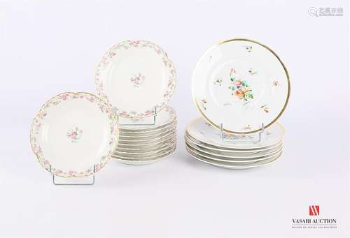 HAVILAND LIMOGES Suite de onze assiettes à pain en…