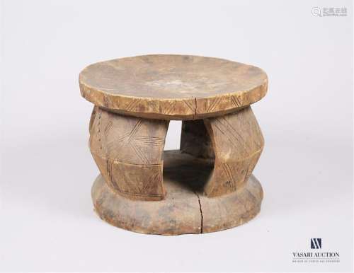 AFRIQUE Tabouret de forme ronde en bois mouluré et…