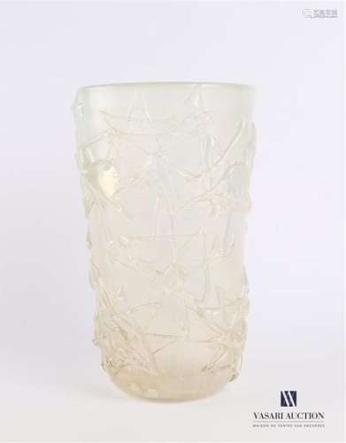 Vase de forme tronconique en verre à reflets irisé…