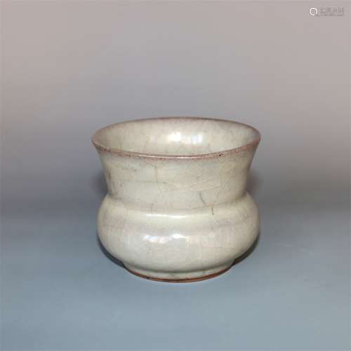 A Chinese Ge-Type Porcelain Vase