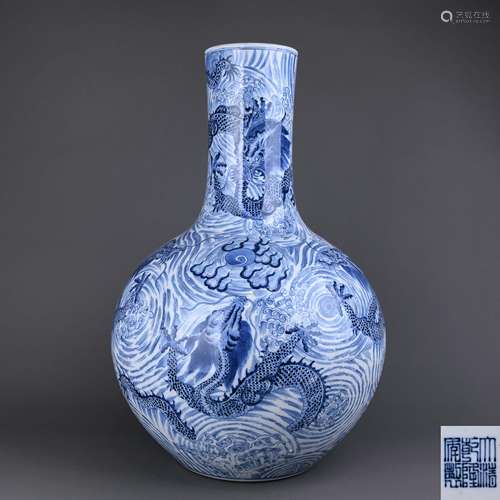 A Chinese Blue and White Porcelain Vase