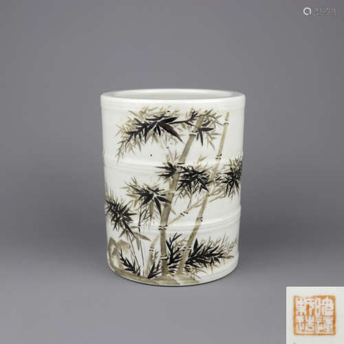 A Chinese Famille-Rose Porcelain Brush Pot