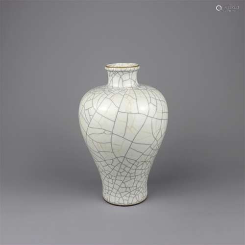 A Chinese Ge-Type Porcelain Vase