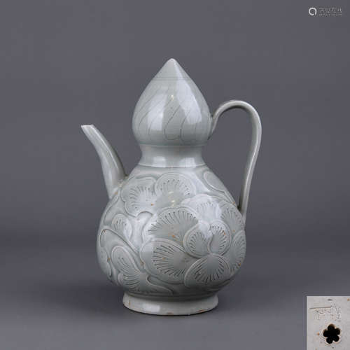 A Chinese Celadon Porcelain Double Gourd Vase