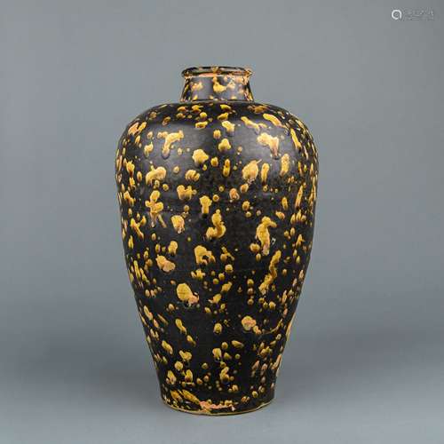 A Chinese Jizhou Porcelain Vase