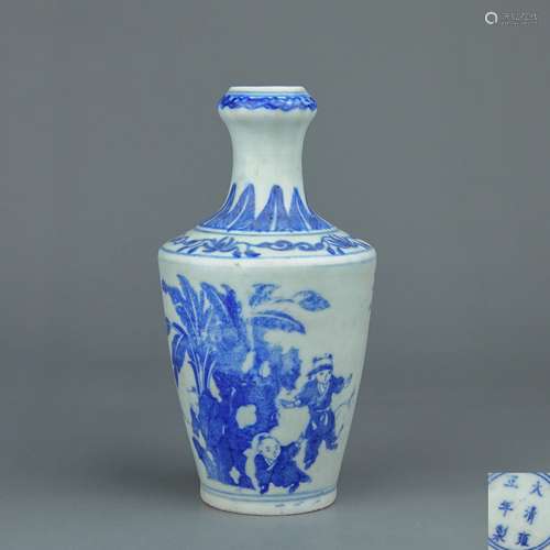 A Chinese Blue and White Porcelain Vase