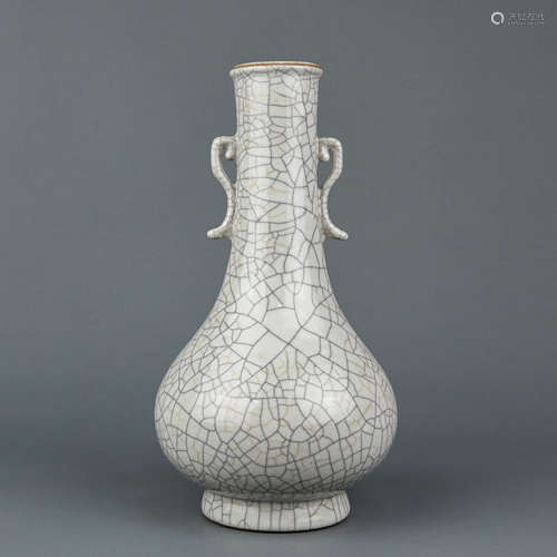 A Chinese Ge-Type Porcelain Vase