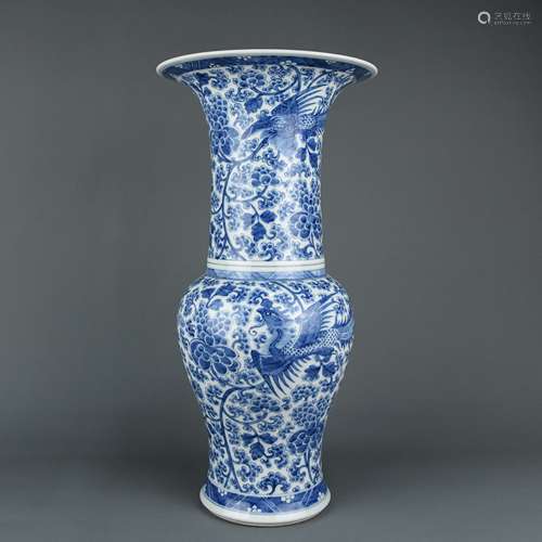 A Chinese Blue and White Porcelain Vase