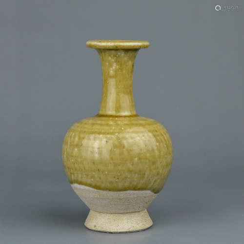 A Chinese Yellow Glazed Porcelain Vase