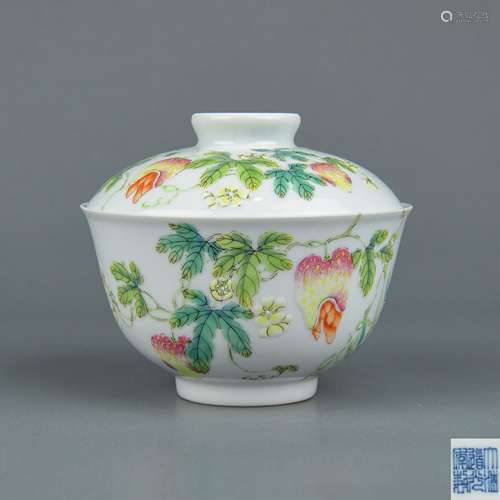 A Chinese Famille-Rose Porcelain Tea Cup with Cover