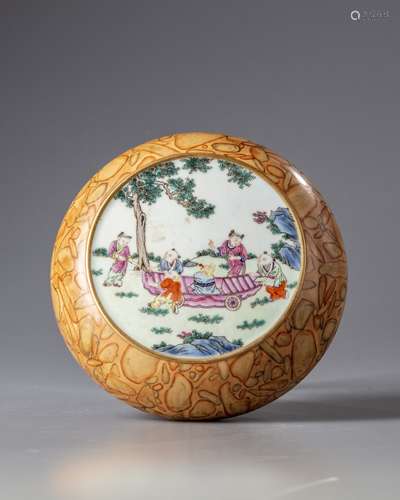 A Chinese faux-pudding stone famille rose ‘boys’ round box and cover