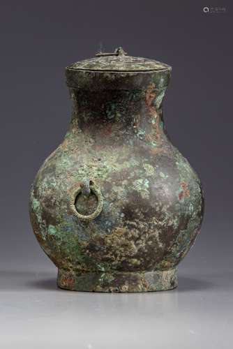 A Chinese bronze vase twin-handled vase and cover