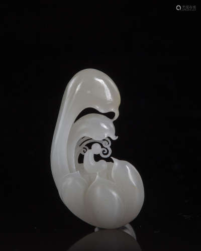 A Chines jade carving of a lotus flower
