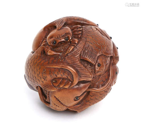 Carved box-wooden ball all-over decorated with a relief depicting various seacreatures