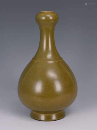 Tea Dust Glazed Garlic Head Porcelain Vase With Mark