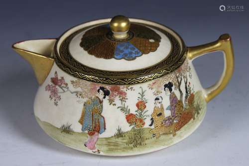 Japanese Satsuma Teapot, Meiji Period