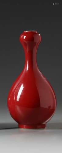 A garlic porcelain vase covered with a red glaze and Qianlong seal mark
