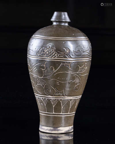 A Chinese Cizhou-style carved meiping