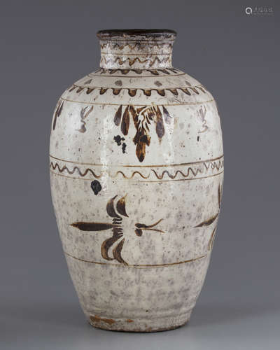 A large Chinese Cizhou jar