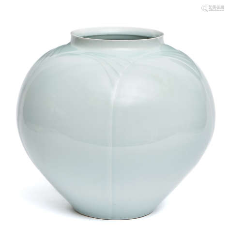 A Japanese round tobe-ware porcelain vase