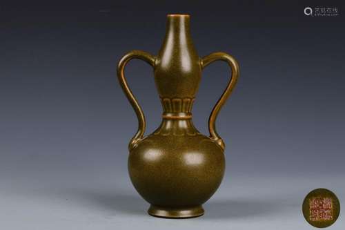 A Chinese Tea-Dust Glazed Porcelain Double Gourd Vase