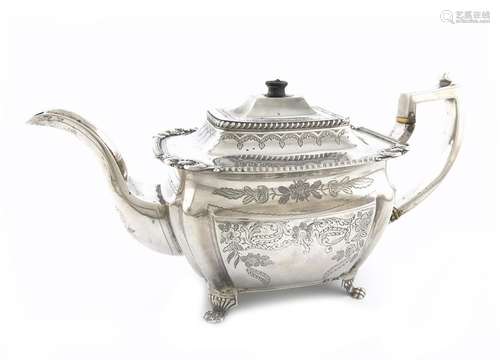 Λ A George III Irish provincial silver tea pot, ma…