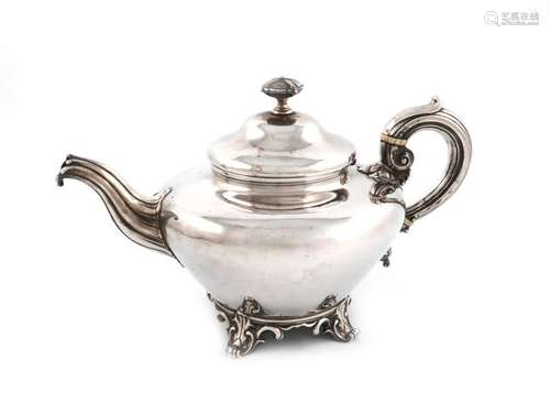 Λ A Victorian silver teapot, by The Barnards, Lond…