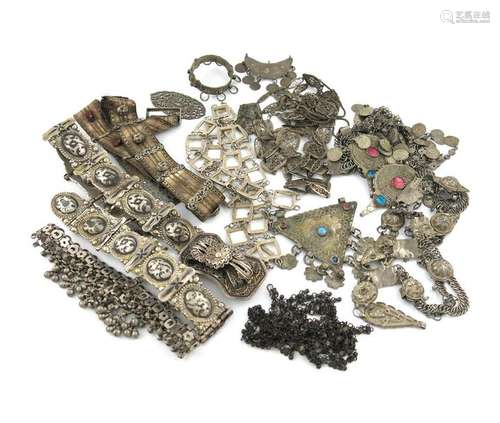 A mixed lot of silver, metalware and electroplated…