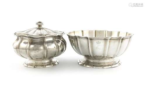 A George IV silver large slops bowl and sugar bowl…