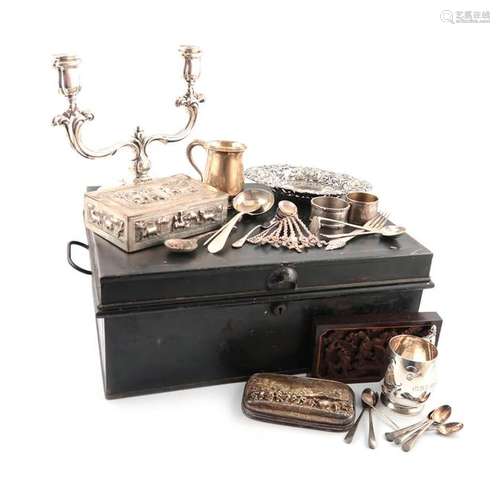 A mixed lot, comprising silver items: a Christenin…